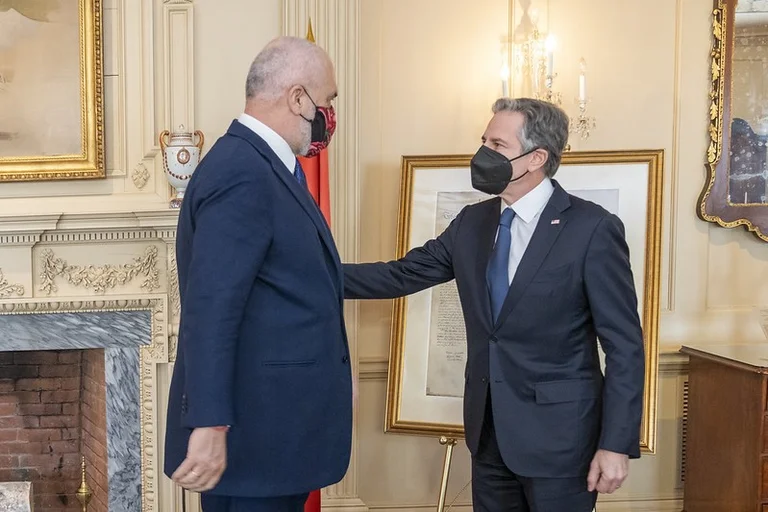 Blinken pas takimit me Ramën: 100 vjet raporte ShBA – Shqipëri, mezi presim 100 vitet e ardhshme