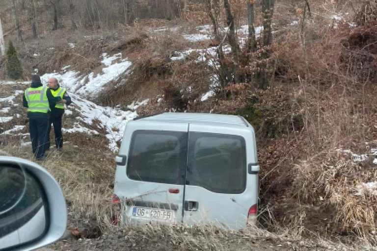Lëndohen dy persona në aksidentin që ndodhi në magjistralen Prishtinë-Gjilan