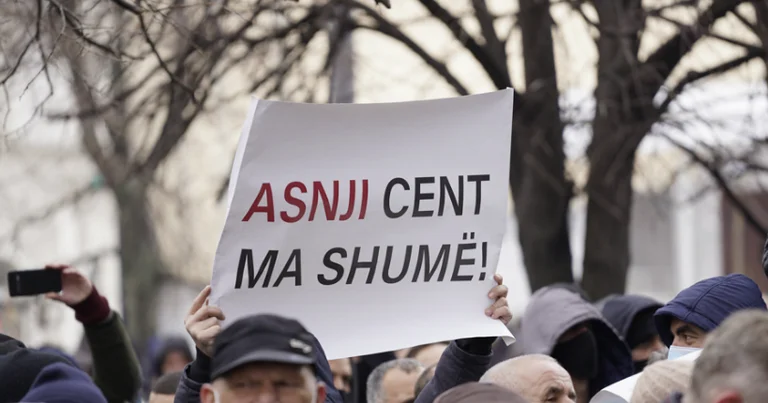 Mbi 72% e qytetarëve e vlerësojnë “katastrofale” shtrenjtimin e energjisë