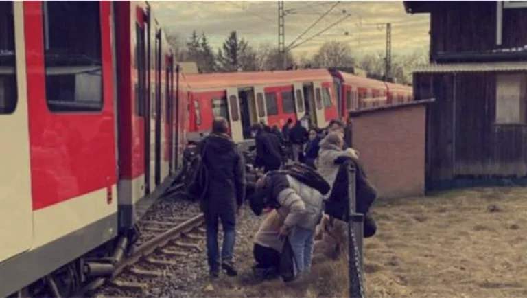 Dy trena përplasen mes vete në Gjermani, një i vdekur dhe dhjetëra të plagosur