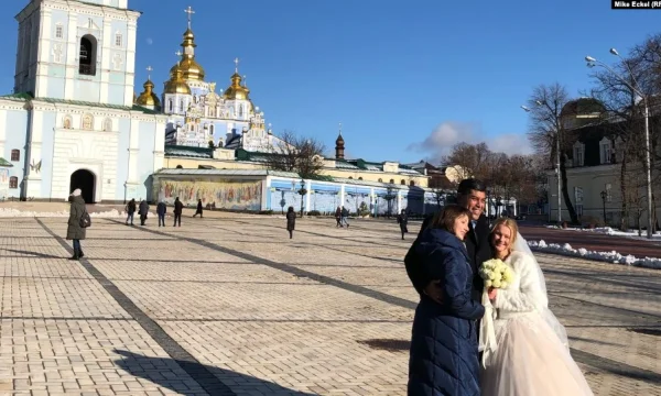 “Nën kambanat e luftës”, Kiev mban pamjen e normalitetit