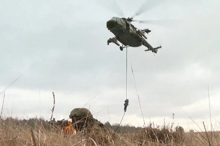 Russland überträgt Flotte von Kampfhubschraubern an die Grenze