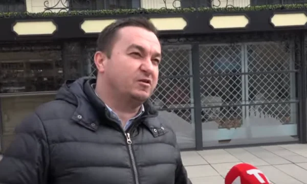“Pa rrymë rrina, pa makiato s’rrina”, qytetari flet pas paralajmërimit për rritjen e çmimit të makiatos