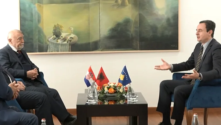 Kurti takohet me ish-presidentin kroat, Mesiq
