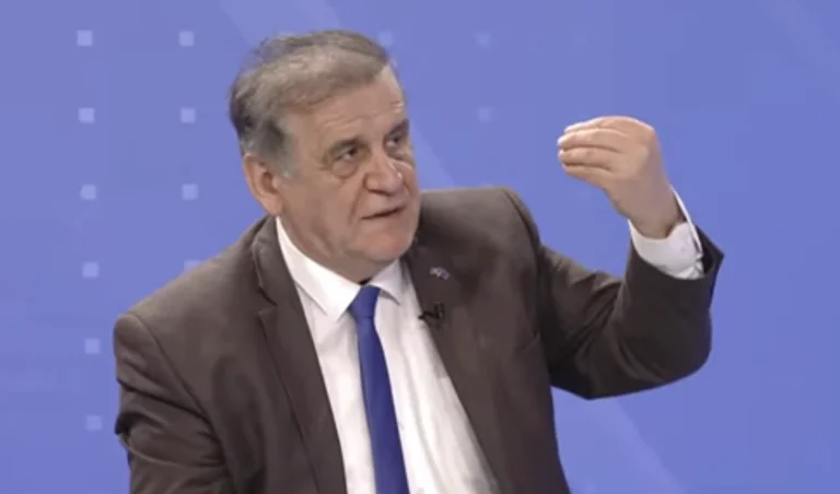Spahiu: Figura e Xhafer Devës më e rëndësishme se e Adem Jasharit