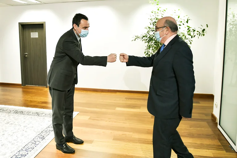 Kurti në takim me Stuart Peach: Dialogu duhet të jetë parimor dhe të respektojë barazinë e palëve