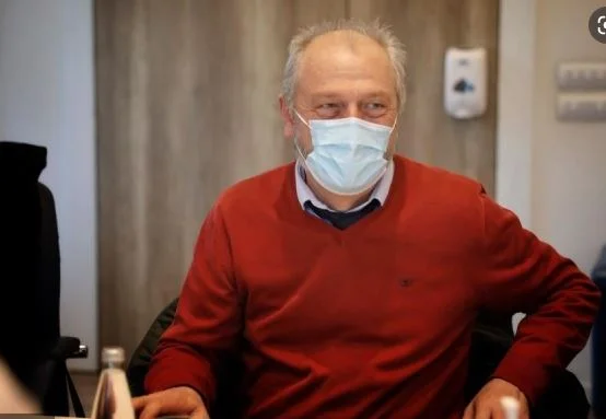 ​Enver Hoxha, kirurgu i parë në Kosovë që patentoi shpikjen e tij mjekësore në Gjermani