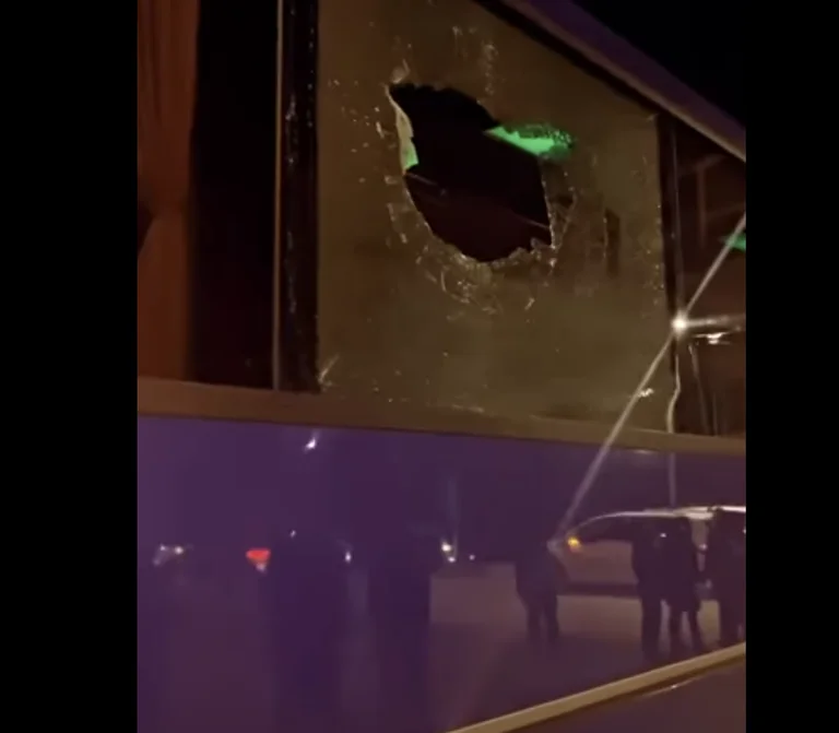 Sulmohet autobusi i KB Prishtinës në Pejë