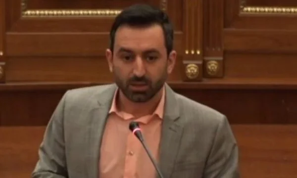 Dimali i VV’së arsyeton ngritjen e çmimit të rrymës duke bërë krahasime me Britaninë e Çekinë