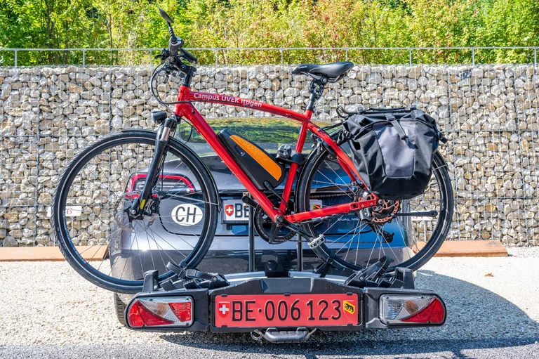 Zvicra prezanton targat e saj të kuqe