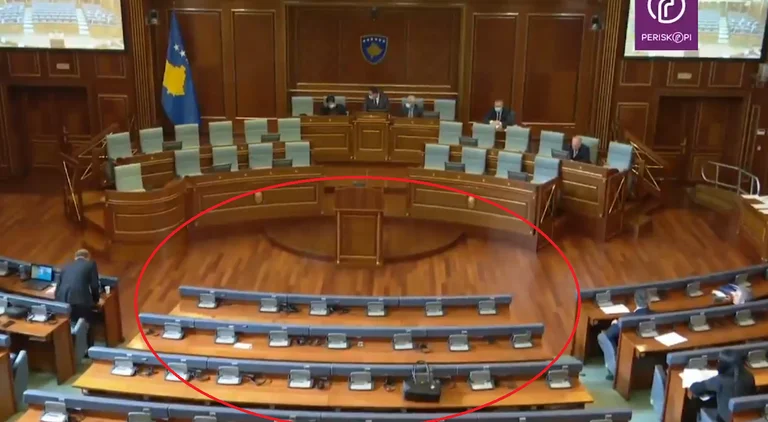Vetëvendosja bojkoton seancën kundër shtrenjtimit të rrymës