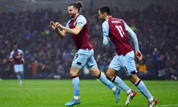 Manchester United vazhdon me dështime, barazon me Burnley