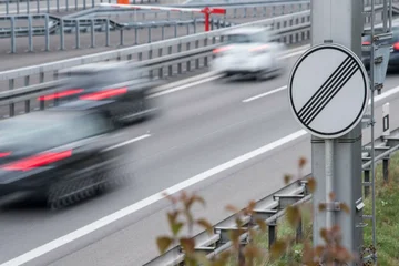 ¿Sabía que Alemania una vez limitó la velocidad a todas las carreteras a 100 km/h?