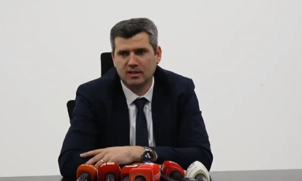 Kryesuesi i ZRrE-së: Politika na la pa kontroll në komunat veriore