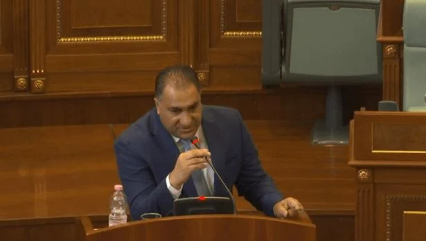 Dy vite harxhoi kah mbi 2 mijë euro për udhë, vitin e kaluar veç 330 – Çka ndodhi me deputetin Kinolli