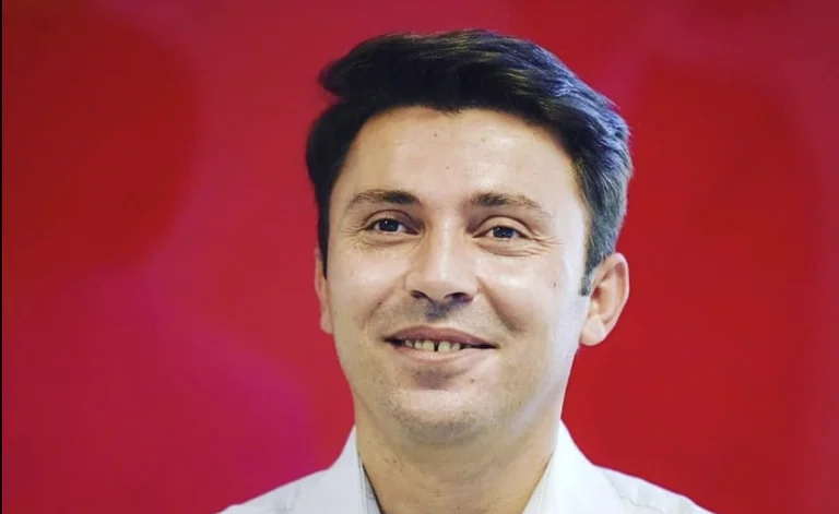 Ekzaltimi i deputetit të pushtetit: Para se të flini, kujtoni shkarkimin e Ernest Lumës