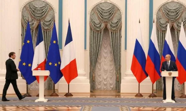 Biseda 5-orëshe mes Macronit e Putinit s’prodhon ndonjë zgjidhje për Ukrainën
