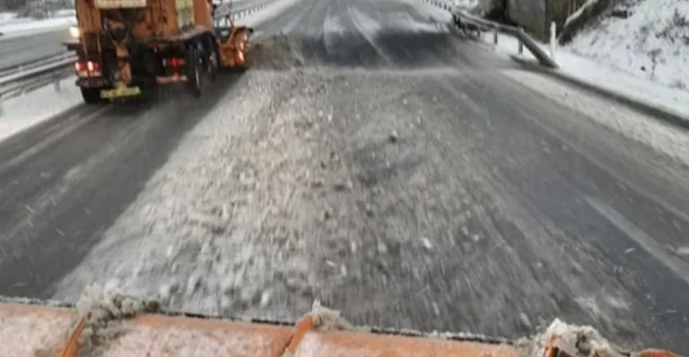 Pas reshjeve të borës, kjo është gjendja e rrugëve në pikat kufitare