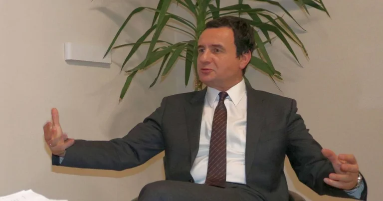 Kryeministër Albin Kurti harron tri javët grevë: Ne u vonuam sepse ju u ngutët