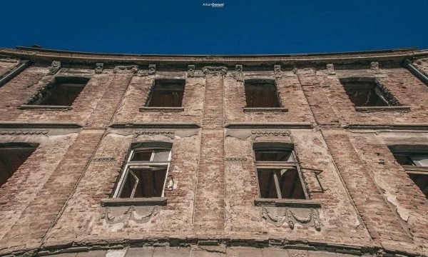 Serbia kërkon që BE-ja e UNDP-ja të mos e rinovojnë shtëpinë e Xhafer Devës