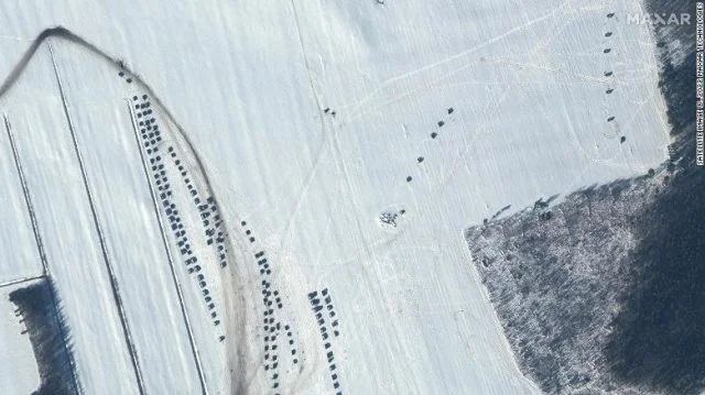 CNN: Pushtimi i Ukrainës çështje ditësh, ushtria ruse po pret urdhërin