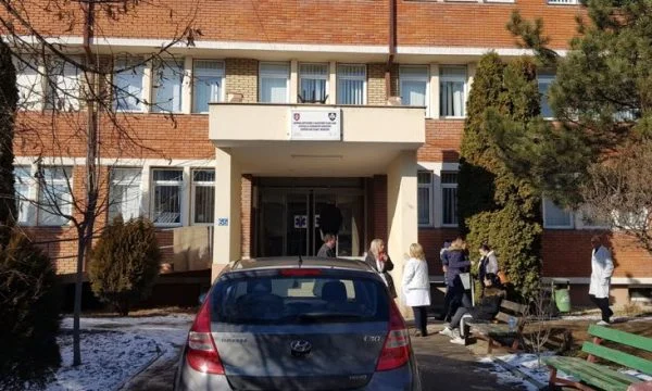 Mjeku i QKMF’së në Lipjan reagon për vdekjen e 56 vjeçarit, e mohon ta ketë neglizhuar rastin