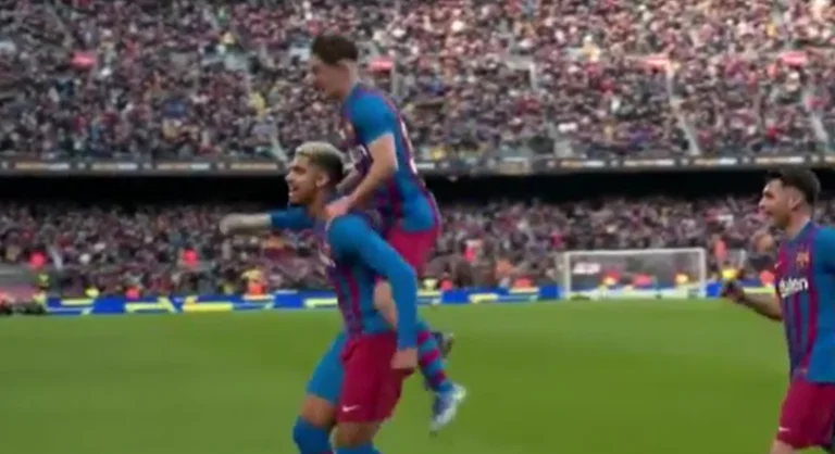 Barcelona ‘leksion’ Atleticos – Aruajo trefishon epërsinë
