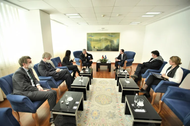​Kurti takon deputetët gjermanë: Politika gjermane do të ketë vëmendje të shtuar për Kosovën