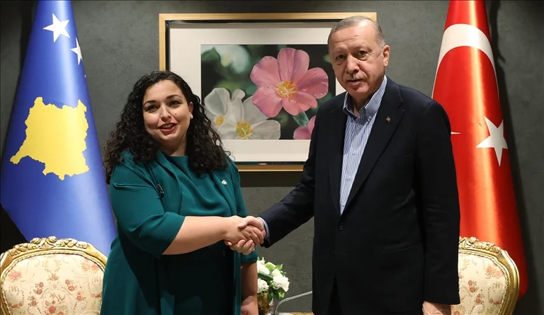 Presidentja Osmani i uron shërim të shpejtë Erdoganit pasi u infektua me Covid-19