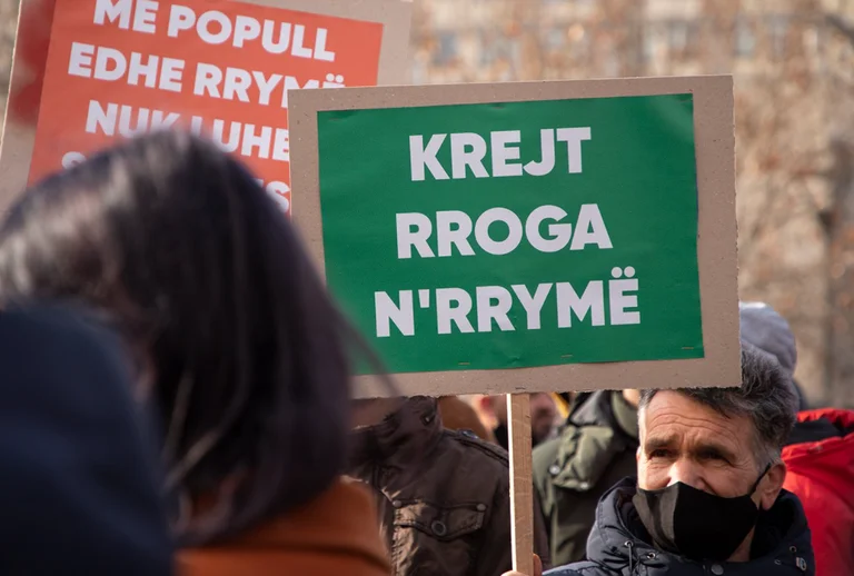 Shtrenjtimi i rrymës pritet të ketë pasoja “fatale”: Paralajmërohet falimentimi i shumë kompanive