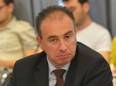 Deputeti shqiptar: Asnjë qeveri s’duhet të vë në pikëpyetje pranimin e Kosovës nga ana e Malit të Zi