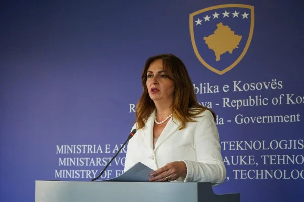 8 vjeçarja me autizëm u largua nga shkolla ‘Elena Gjika’: Ministrja gjuan pak fajin te komuna e Prishtinës