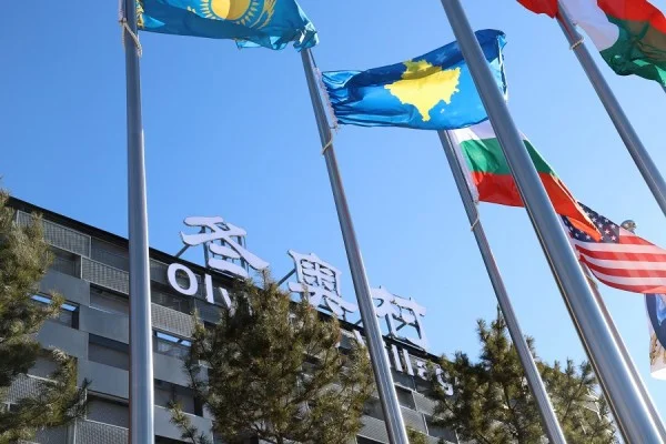 Flamuri i Kosovës sot valon në Kinë: Faleminderit Kiana dhe Albin