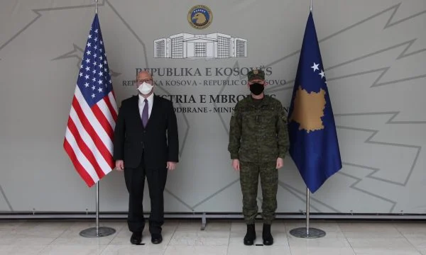 Ambasadori amerikan viziton komandantin e FSK-së, ia ripohon mbështetjen e ShBA-së për FSK-në