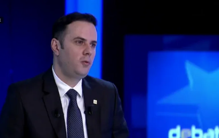 Abdixhiku i përgjigjet deputetit Rexhaj të VV’së: Kush je, nuk po të njoh, bëhu më i zëshëm