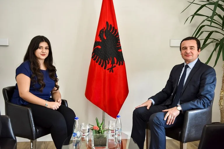 Deputetja e VV-së që jeton në Prishtinë e largon vendbanimin nga Facebook-u, pasi që iu publikuan shpenzimet për karburant