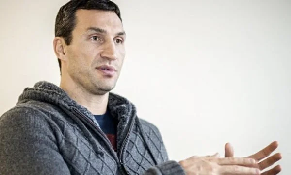 Vladimir Klitschko i bashkohet vëllait, regjistrohet në ushtrinë ukrainase