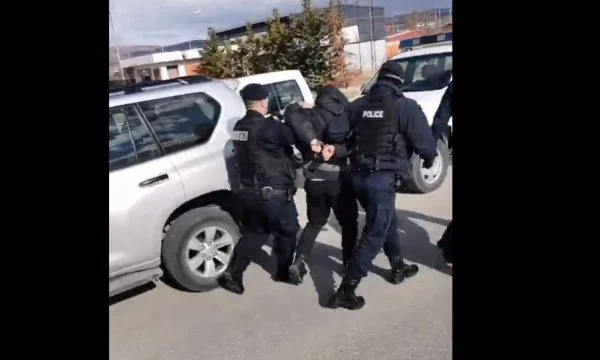 Lirohet kamermani që u arrestua gjatë kryerjes së detyrës