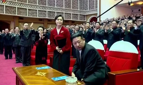 Gruaja e Kim Jong Un shihet në publik për herë të parë që nga shtatori