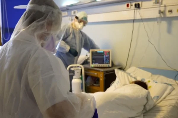 Mbi 200 qytetarë me Covid janë të shtritë në spital