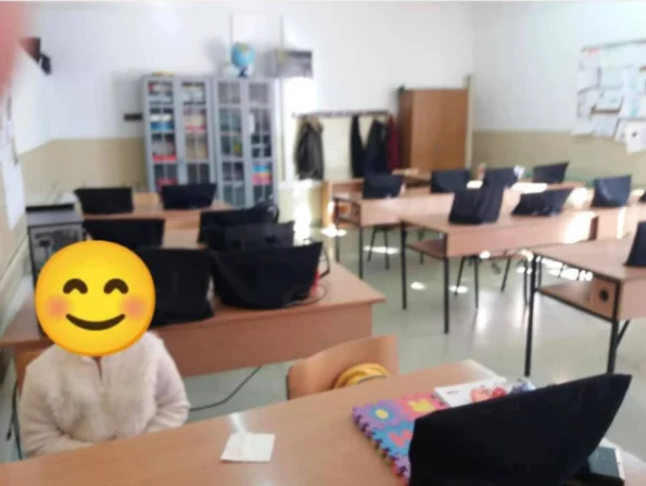 Babai flet pasi vajzën e tij me Down Syndrome nuk po e duan në klasë (Video)
