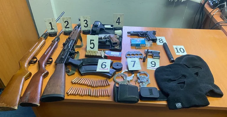 Skenderaj: Policia sekuestron armë dhe municion