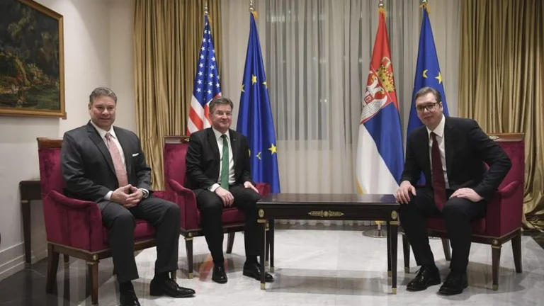 Pas vizitës në Kosovë, ja çfarë i kërkuan Escobar dhe Lajçak presidentit Vuçiq
