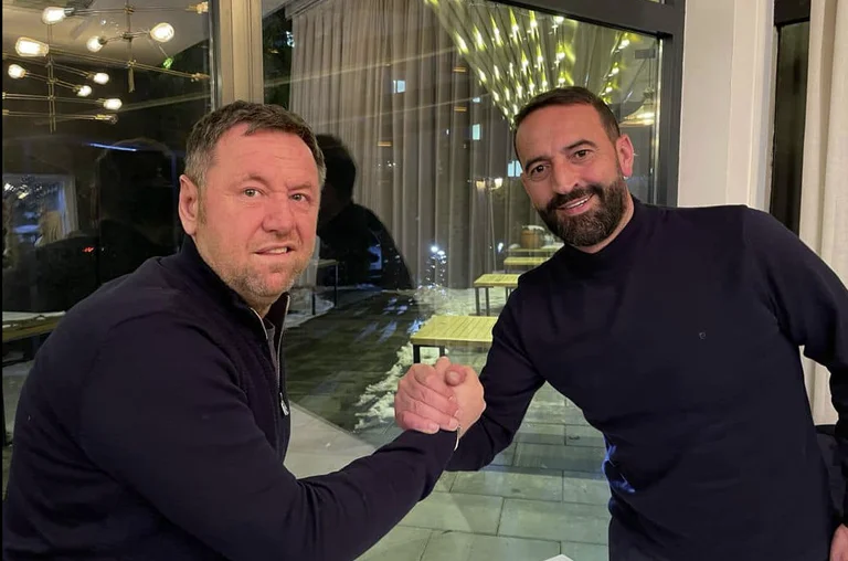 Daut Haradinaj publikon fotografi me Naser Shalën: Masakrimi i familjes tuaj u bë motiv për shumë e shumë luftëtarë të kohës
