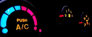 ¿Cuál es la temperatura óptima en el coche durante el invierno?