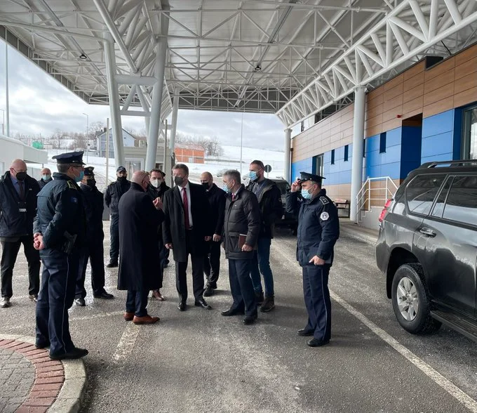 Përfundon vizita e Lajçakut në Kosovë, niset drejt Beogradit