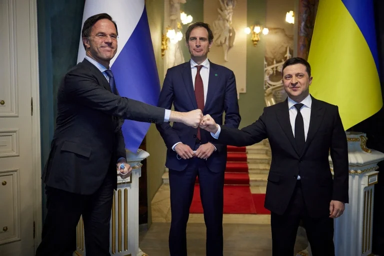 Presidenti i Ukrainës takon kryeministrin holandez: Fokusi im është paqja, por do të mbrohemi nga rusët nëse na sulmojnë