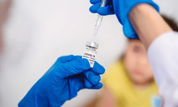 Pfizeri i kërkon FDA’së miratimin e vaksinës COVID-19 për fëmijët nën 5 vjeç