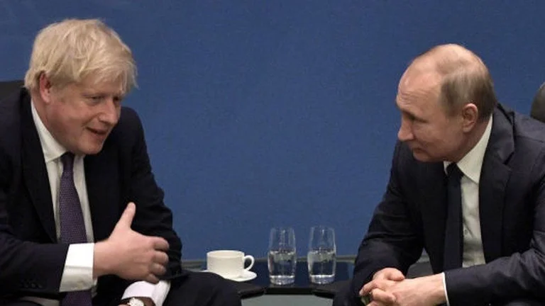 Tensionet me Ukrainën, shtyhet telefonata e Johnson me Putinin