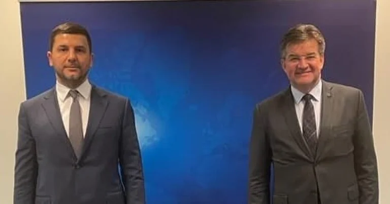 Krasniqi pas takimit me Escobar e Lajçak: Mbështesim dialogun me njohje të ndërsjellë